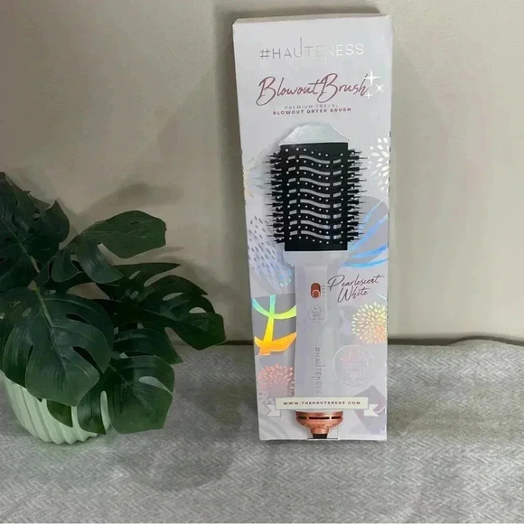 4inONE Blowout Brush Hair Dryer Retail $190 currently price listed on site - Picture 1 of 16